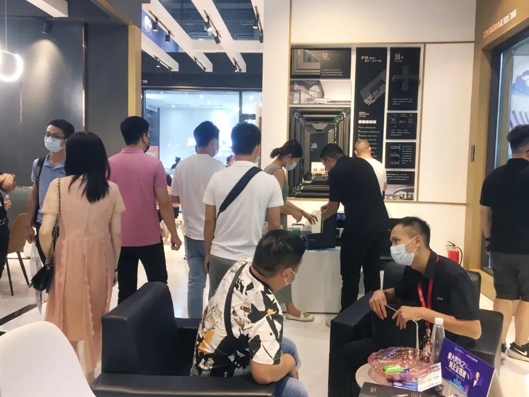 展會(huì)直擊 | 建博會(huì)火爆開幕，正金門窗攜手**功夫巨星甄子丹煥新呈現(xiàn)！